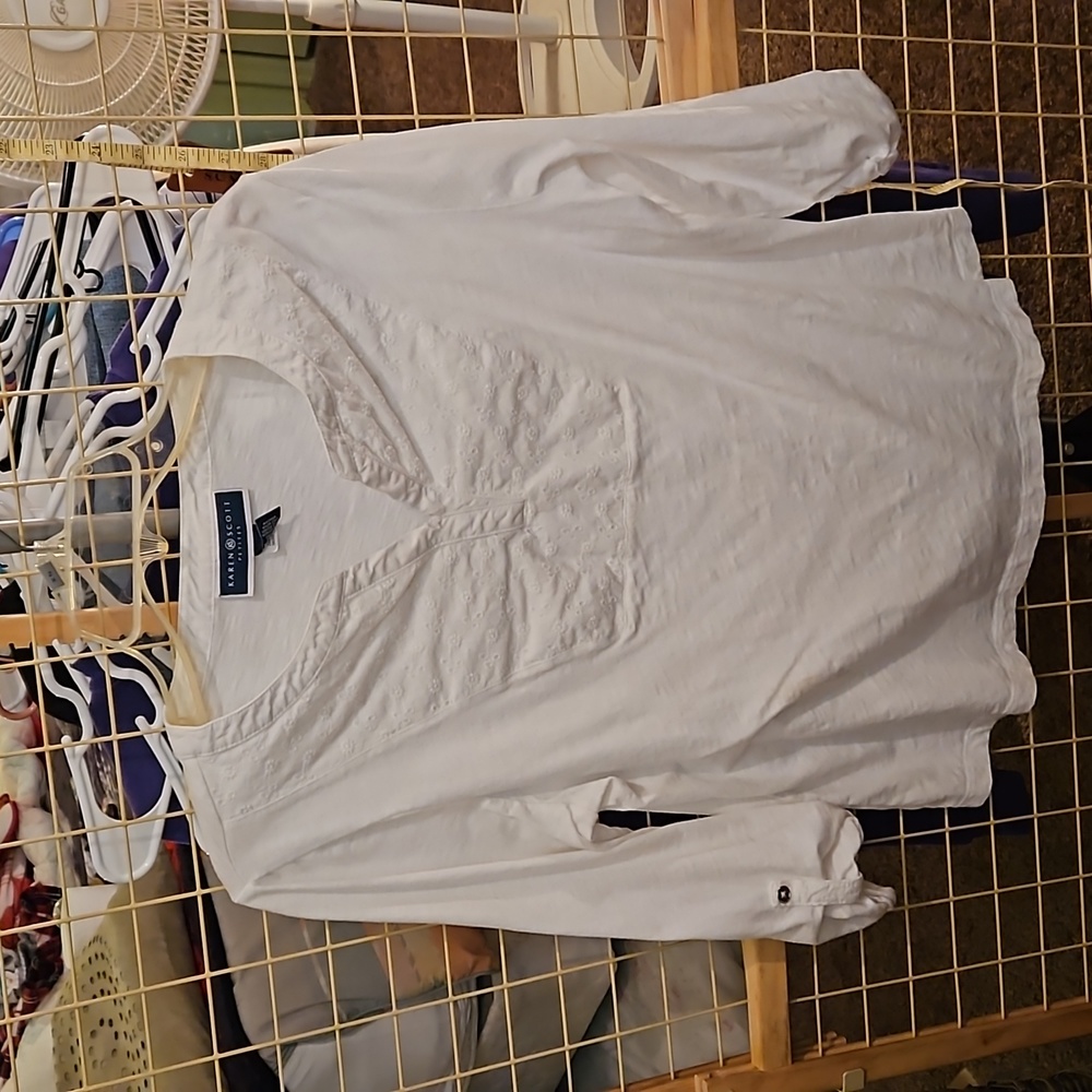 Prey loved from mom's closet. Karen Scott petites Top size is PXL Color is white